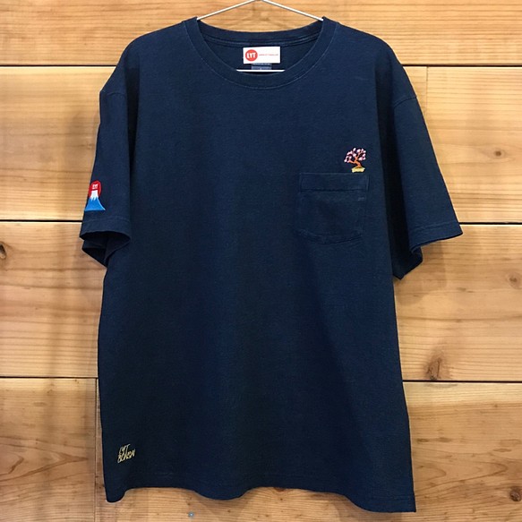 桜＆富士山 刺繍 インディゴ染めTシャツ（ポケット付） 1枚目の画像