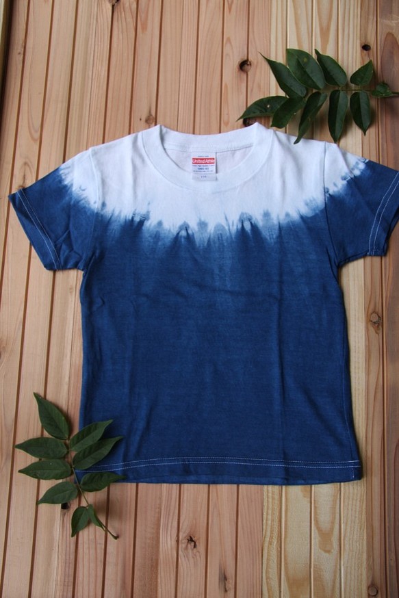 こどもの藍染Tシャツ・富士山みたいな二色の・１１０センチ 1枚目の画像