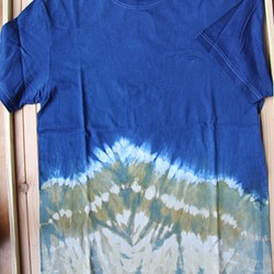 藍染めとベンガラ染めTシャツ・東京の山景色・XLサイズ 1枚目の画像