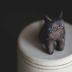 青い瞳の黒猫【猫_140】 1枚目の画像
