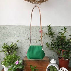 草綠色日本帆布 / mini / 斜背包 / 支架口金包 第1張的照片