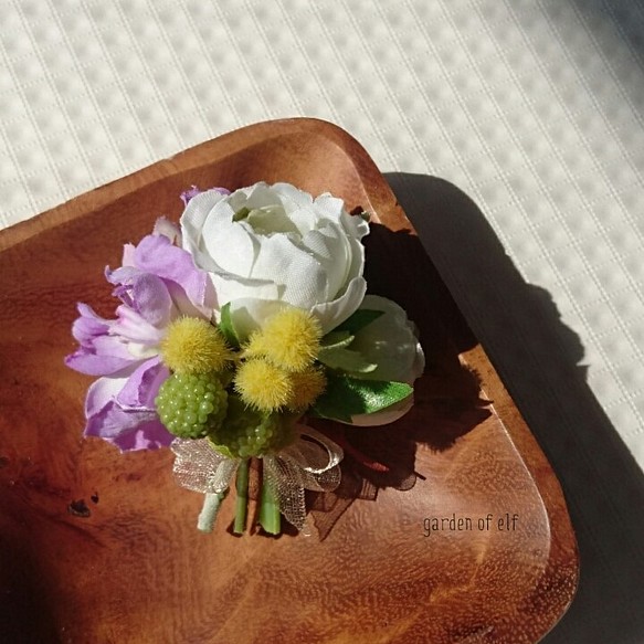 小さな花束 ミニコサージュ＊ラベンダー色×ミモザ×ベリー＊ 　 1枚目の画像