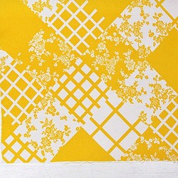 北欧ヴィンテージ生地　お花格子柄 （黄色） 1枚目の画像