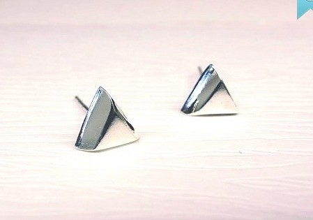 《二毛銀》【純銀幾何圖型，三角形俐落耳環】（一對） 第1張的照片