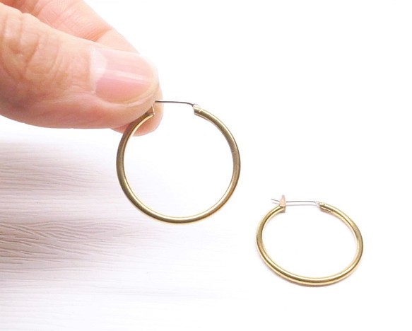 《二毛銀》【18K金黃銅底中型圈圈耳環】（一對） 第1張的照片