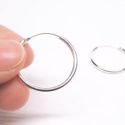 《二毛銀》【厚2mm銀管，大型圈圈耳環】（一對） 第1張的照片