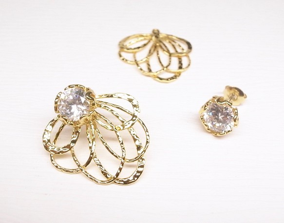 《二毛銀》【黃銅鍍18K金+復古花瓣組合式鋯石耳環】（一對） 第1張的照片