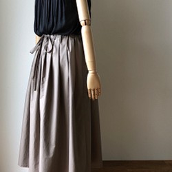 リボンをギュッと結ぶ大人かわいい コットンタックロングギャザースカート ベージュ (再販) 1枚目の画像
