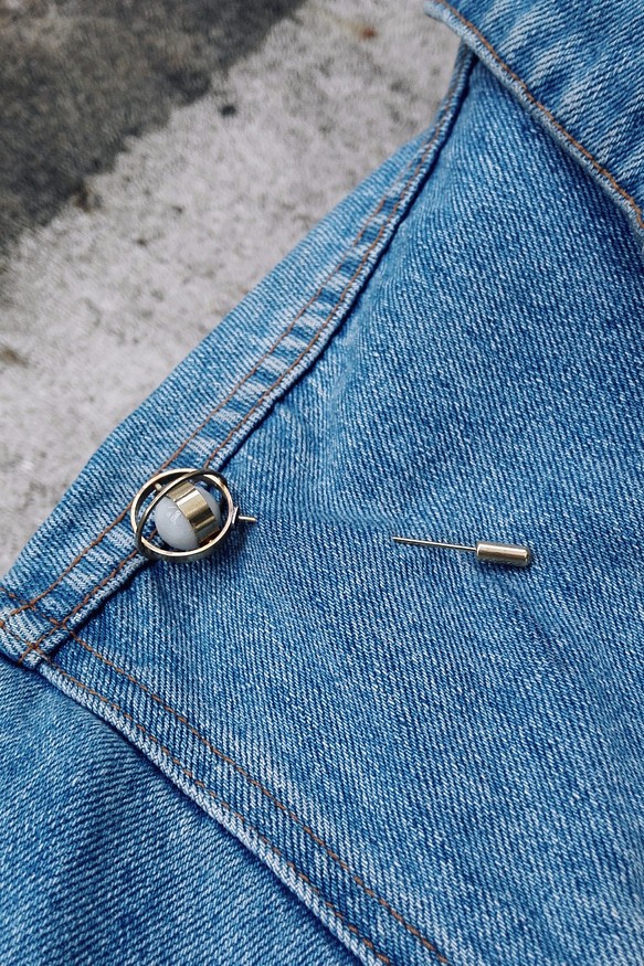 [Mush] Mini Gyro brooch with stand 陀螺儀扣針/天文擺設 兩用 gyroscope 第1張的照片