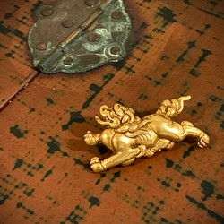 Jul’s尋愛綺夢-vintag*福犬*珍貴古董博物館精選日本武士刀裝飾石獅守護聖獸造型別針 胸針 第1張的照片