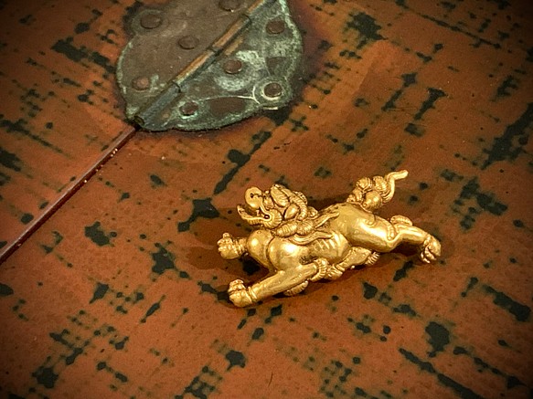 Jul’s尋愛綺夢-vintag*福犬*珍貴古董博物館精選日本武士刀裝飾石獅守護聖獸造型別針 胸針 第1張的照片