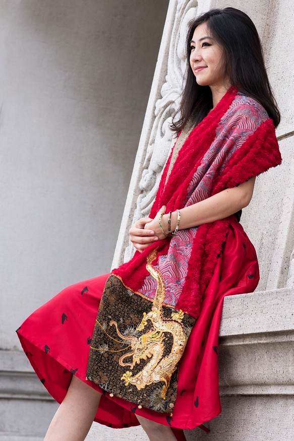 [オフセット] No.82 *女性天皇。皇后*デザイナー手作りの赤と黒の色中国風の龍と鳳凰金王室の刺繍スカーフショール 1枚目の画像