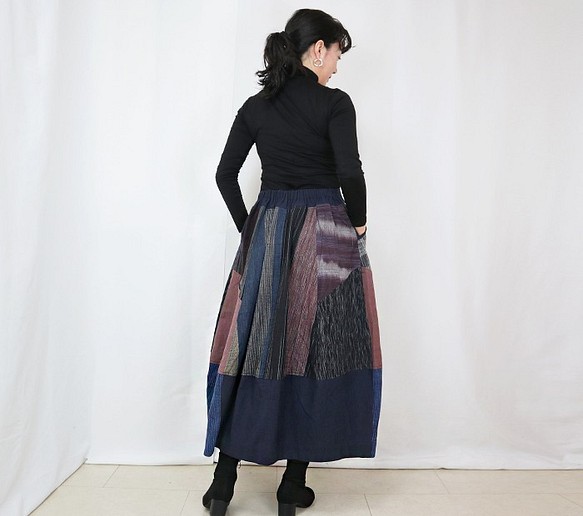 再販☆手織り綿絣、後ろ姿も可愛いパッチワークロングスカート、インディゴ、オールシーズン 1枚目の画像