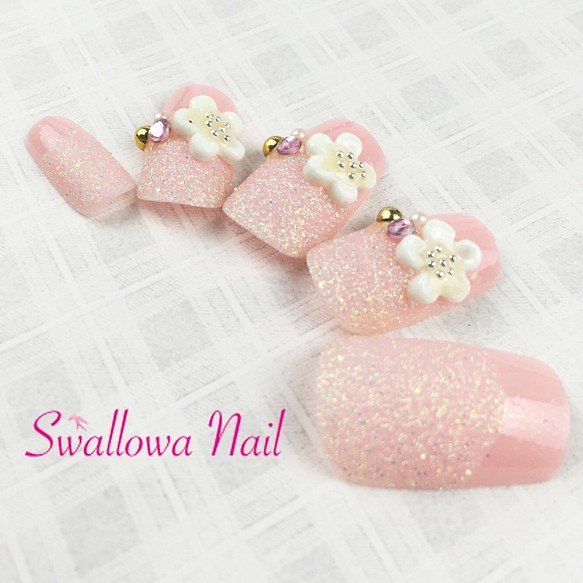 【Swallow Nail】ホワイトフラワー＆サラサラピンクデザイン・ネイルチップ 1枚目の画像