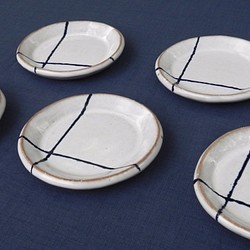12ｃｍ平皿（白×青ライン） 1枚目の画像