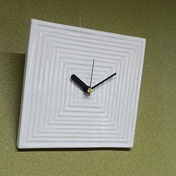 掛鐘（方形·白色藤條） 第1張的照片