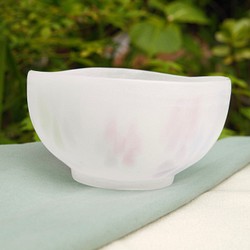 幻のガラス工芸パートドヴェール技法で制作した乳白色小花紋小鉢　茶わん 1枚目の画像