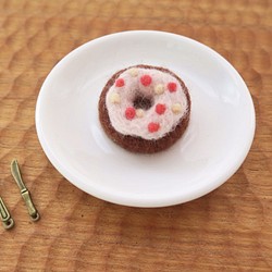 羊毛氈點心系列餅乾別針-巧克力甜甜圈 第1張的照片