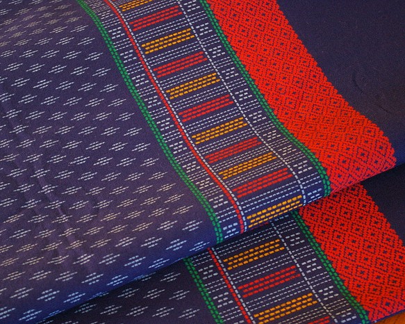 【送料無料】ラオスの織物 手織り布　藍染め 綿　89cm×115cm 1枚目の画像