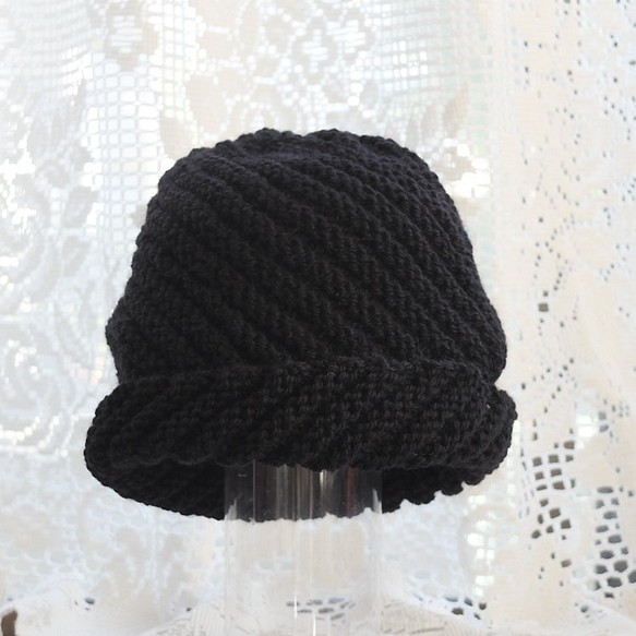 毛１００％　ななめ編みのニット帽子　（黒）
