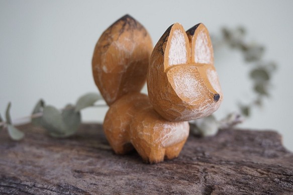 彩繪木彫小狐狸 (樟木) - 木彫り woodcarving 古鳴木刻工作室 第1張的照片