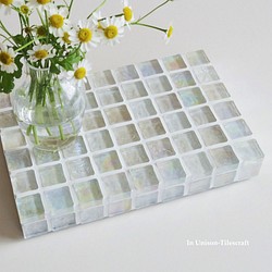透き通ったクリアカラー ガラスモザイクタイルのディスプレイトレイ(中) 什器【受注制作】 3枚目の画像
