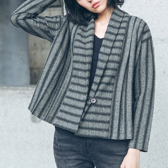 打摺短版外套 - 條紋 Pleated kimono blazer - striped 第1張的照片