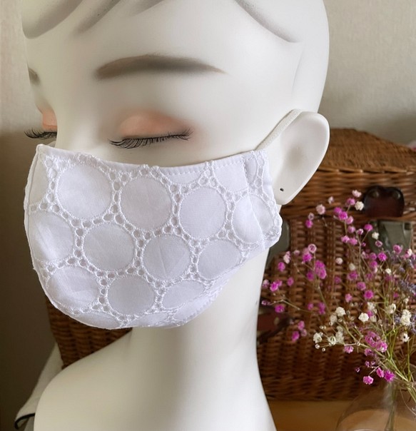 お顔にフィットする立体マスク＊サークルレースホワイト☆女性用 1枚目の画像