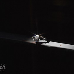 『璀璨永恆』925純銀戒指+水滴型鋯石包鑲 第1張的照片