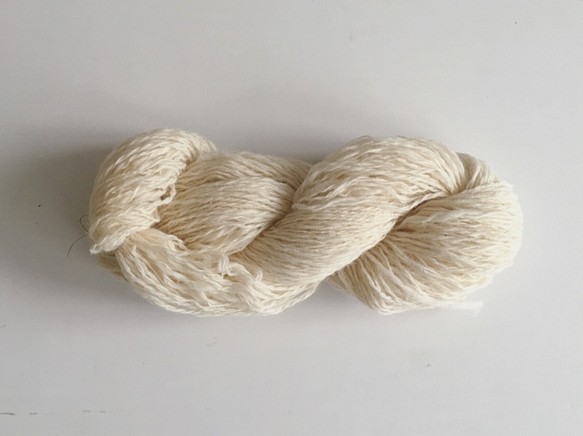 ⑥ 手紡ぎ糸　シュロプシャー　生成りホワイト（74ｇ）10-11wpi  並太 1枚目の画像