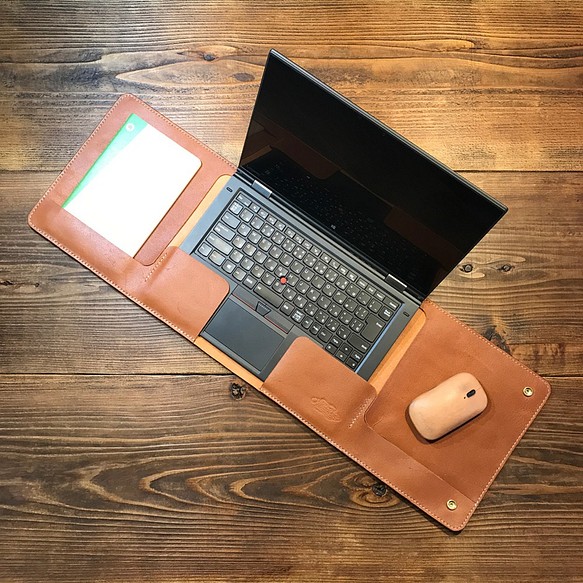 一枚革で作ったラップタイプのノートpcカバー トコ革 Lenovo Thinkpad X1 Yoga 専用 Pcケース Rustydare 通販 Creema クリーマ ハンドメイド 手作り クラフト作品の販売サイト