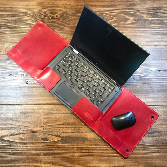 一枚革で作ったラップタイプのノートpcカバー スタンダードカラー Lenovo Thinkpad X1 Yoga 専用 Pcケース Rustydare 通販 Creema クリーマ ハンドメイド 手作り クラフト作品の販売サイト