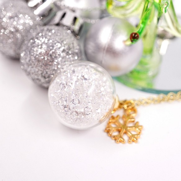 A Handmade 聖誕節禮物 聖誕限量 Xmas Gift 雪花白水晶玻璃球頸鏈 第1張的照片