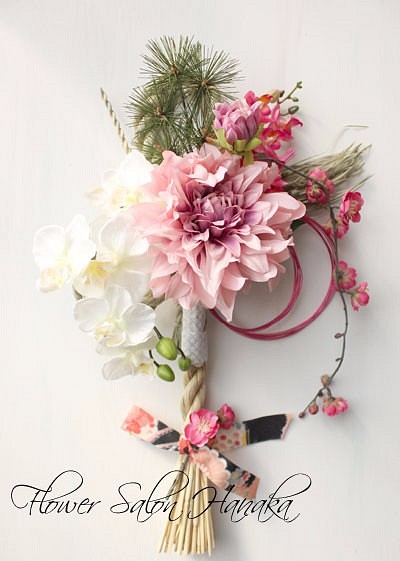胡蝶蘭のしめ縄・しめ飾り◆ピンクのダリアで 新しい年を楽しみましょう。 1枚目の画像