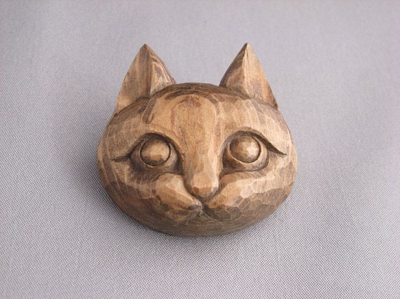 木彫り　猫ブローチ 1707 1枚目の画像