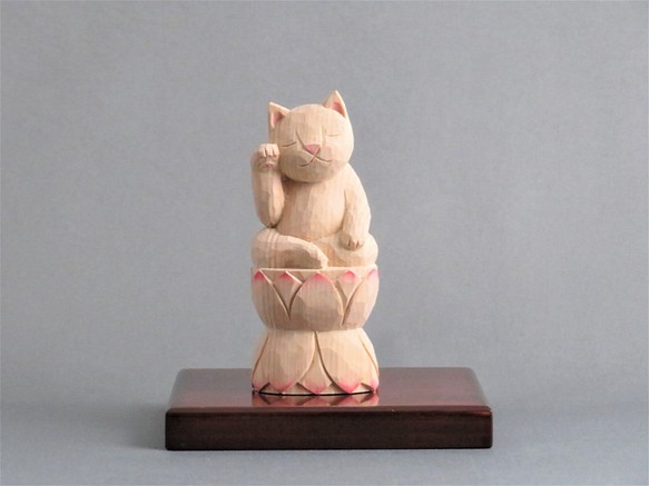 木彫りのまねき猫　淡彩色　猫仏さま　仏像ねこシリーズ 1枚目の画像