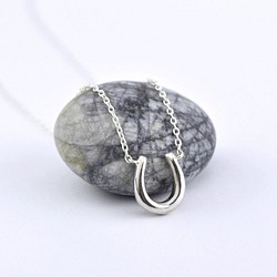 Sterling Silver Horseshoe Necklace 1枚目の画像