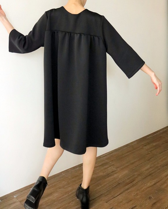 SOIRÉE DRESS  前衛立體感編織棉黑色洋裝 第1張的照片
