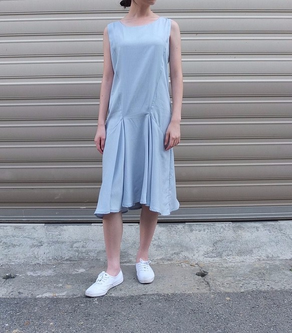 CIEL DRESS 天空藍圓領無袖洋裝 第1張的照片