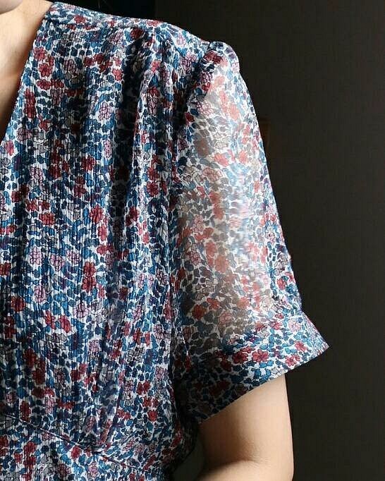 MOREAU DRESS -LIMITED  V領半透絲質印花洋裝 第1張的照片