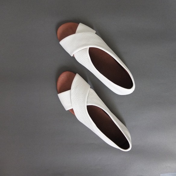 DUEX SANDLE 真皮寬版交岔皮帶設計涼鞋(有其他顏色選擇) 第1張的照片