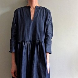 TRIBECA CHAMBRAY  棉質丹寧七分袖深Ｖ皺摺洋裝 第1張的照片