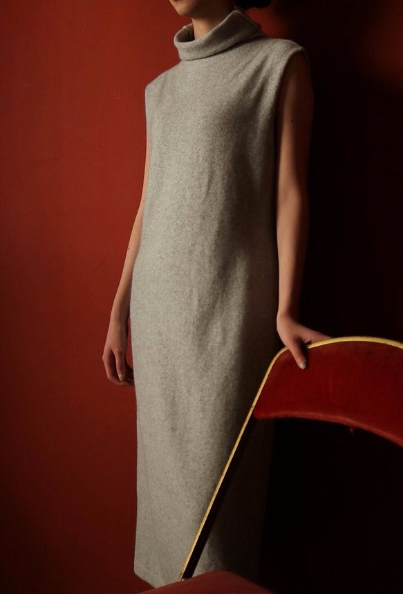 AVA DRESS 高領cashmere修身背心洋裝 第1張的照片