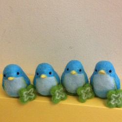 うにいくら様専用の幸せな青い鳥さん達とクローバー 1枚目の画像