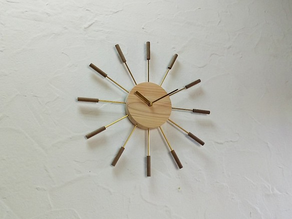 ひな様オーダー品　壁掛け時計　No.RBW　/　国産ヒノキ＆ウォールナット＆真鍮 1枚目の画像