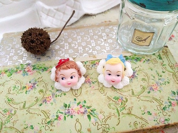 Garohands 美國古董娃娃頭迷你手感別針*安娜款 F059 (圖片左) 禮物 可愛 甜美 第1張的照片