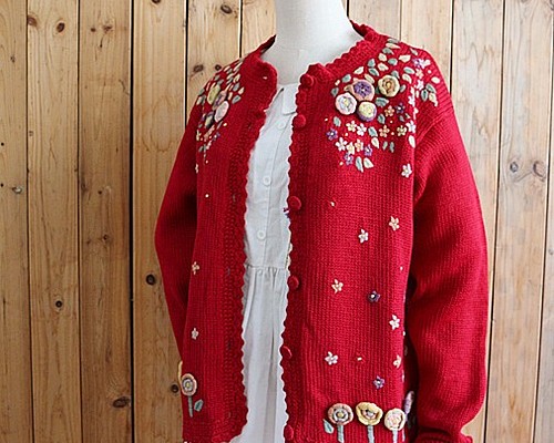 【受注製作】キュートなお花畑の刺繍 手編みニットセーター