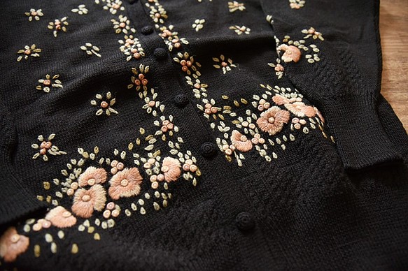 【限定】お花の刺繍たっぷり　ウール・カーディガン・ セーター ニット JND0020 1枚目の画像
