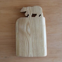 ヒグマ木製カッティングボード 1枚目の画像