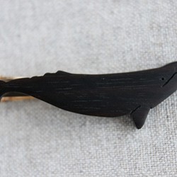 コクジラ木製ネクタイピン 1枚目の画像